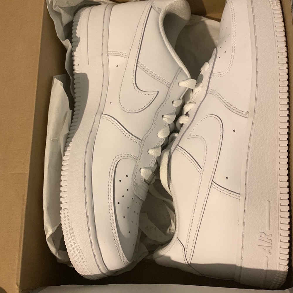 Brand new never worn. Fits like women 71/2 & are to big. this price obo